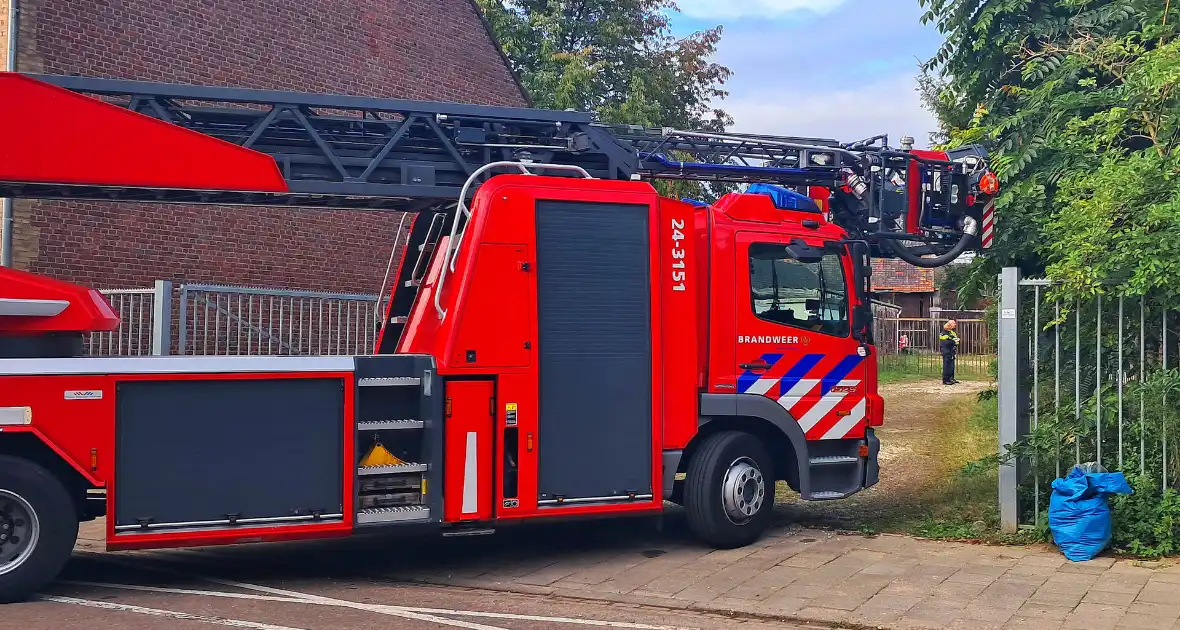 Brandweer ingezet voor grote brand in woning - Foto 1