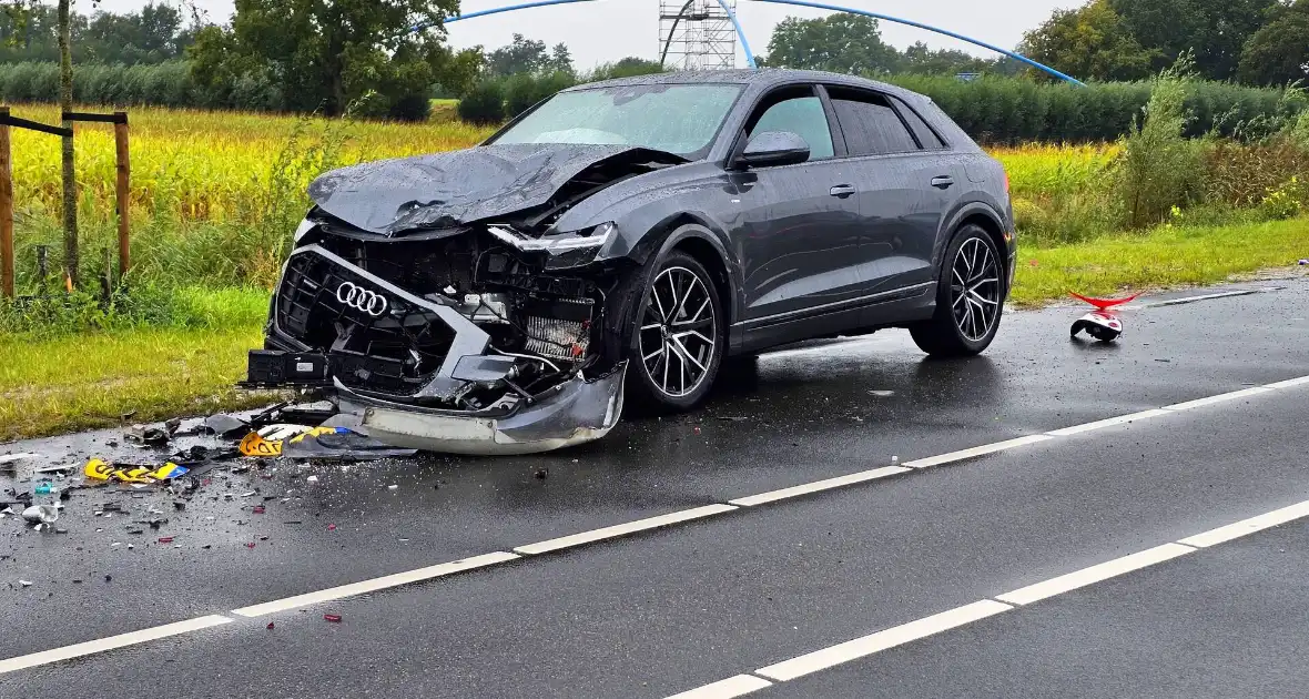 Auto's zwaar beschadigd na kop-staartbotsing - Foto 3