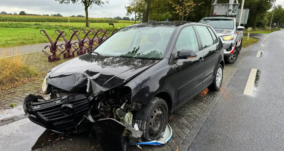 Auto die net van garage komt krijgt zelfde storing en vliegt uit de bocht