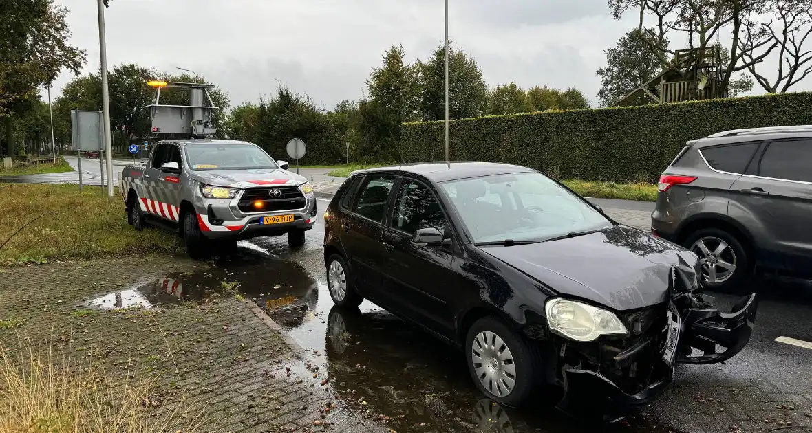 Auto die net van garage komt krijgt zelfde storing en vliegt uit de bocht - Foto 2