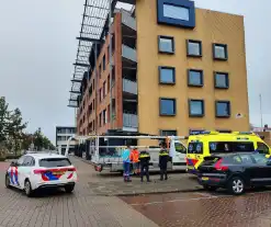 Speed pedelec klapt op zijkant van bestelbus