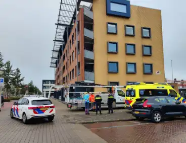 Speed pedelec klapt op zijkant van bestelbus