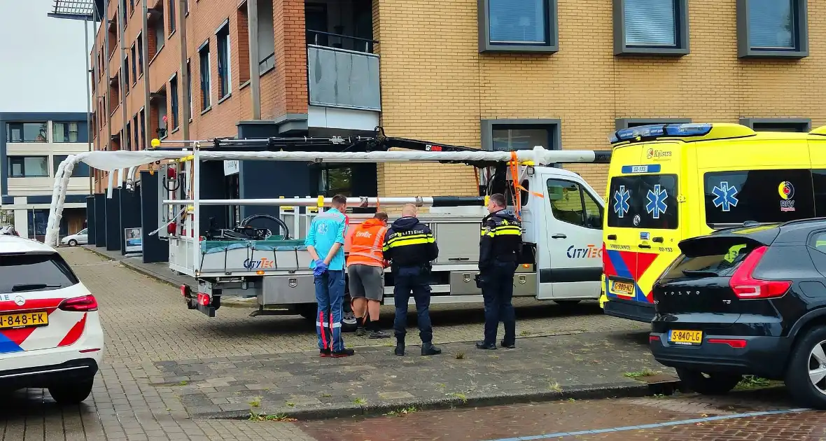 Speed pedelec klapt op zijkant van bestelbus - Foto 1