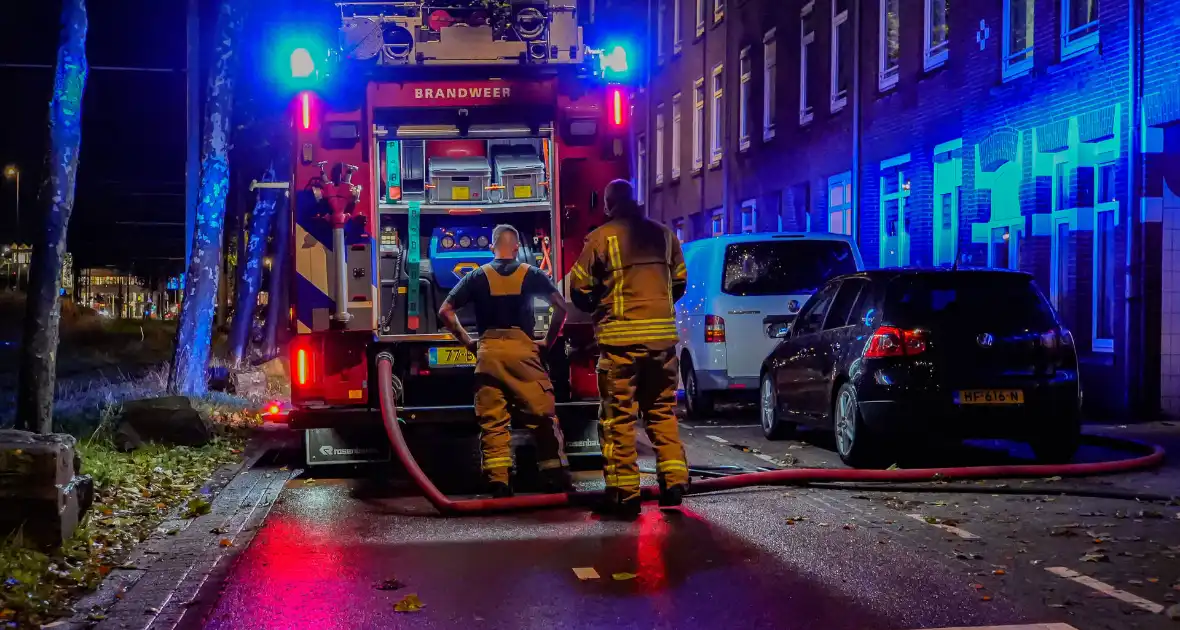 Afvalbrand zorgt voor rookoverlast in woning