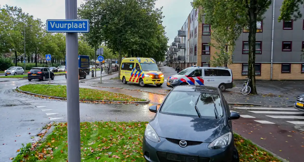 Fietser loopt forse hoofdwond op na aanrijding