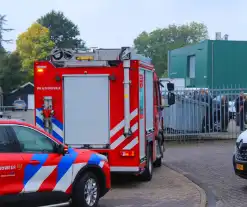 Brandweer onderzoekt mogelijk gaslek in garagebedrijf