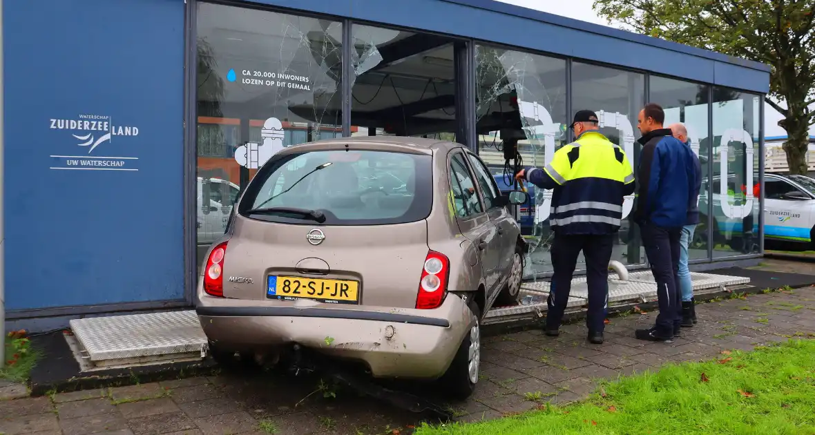 Automobiliste belandt met voertuig tegen gemaal - Foto 6