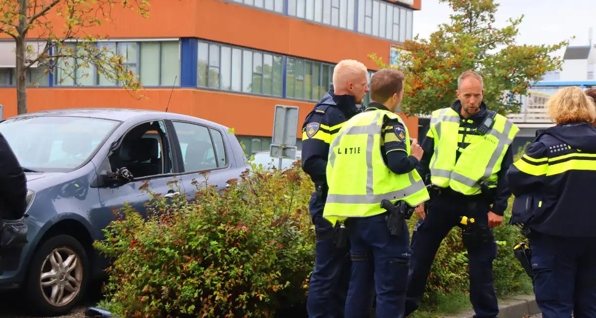 Automobiliste belandt met voertuig tegen gemaal - Foto 9