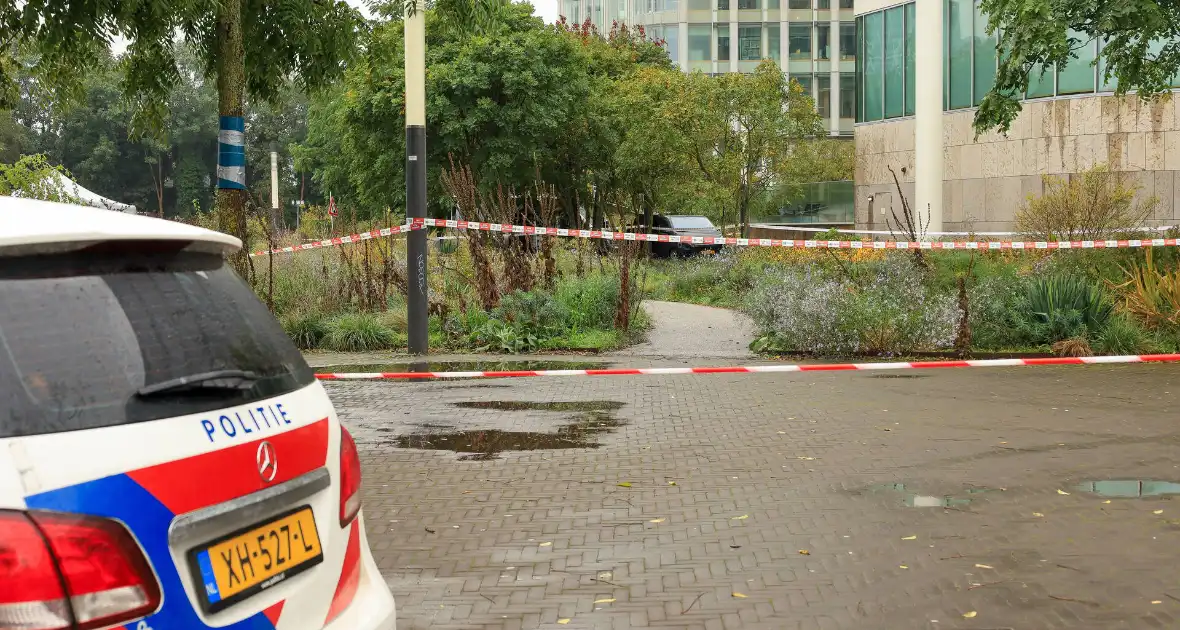 Lichaam gevonden in Beatrixpark, politie doet onderzoek - Foto 3