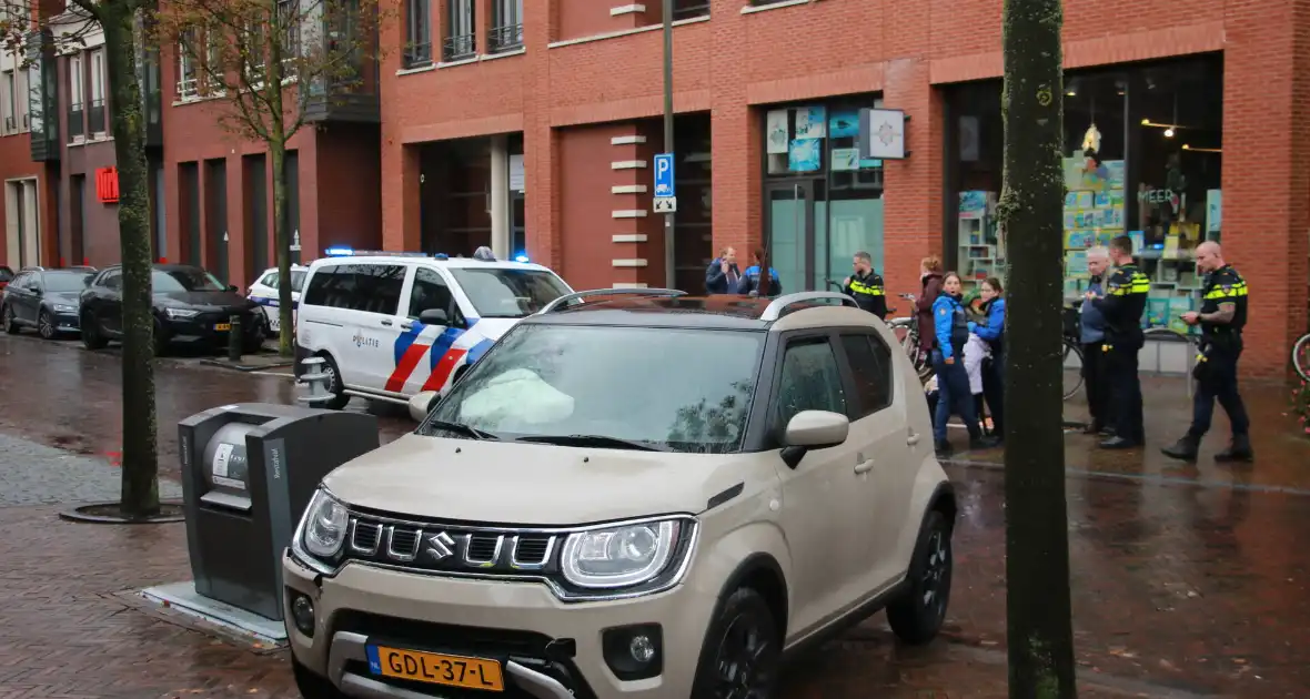 Automobilist botst tegen ondergrondse container - Foto 2