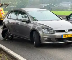 Personenwagens zwaar beschadigd bij botsing