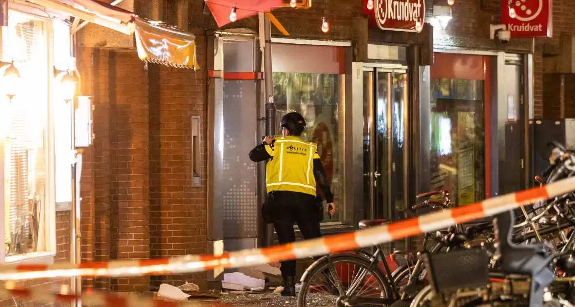 Ravage na plofkraak, daders voortvluchtig - Foto 12