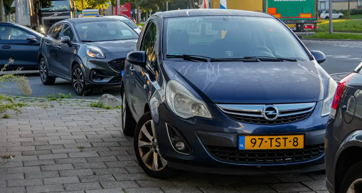 Scholier onderweg naar school aangereden - Foto 1