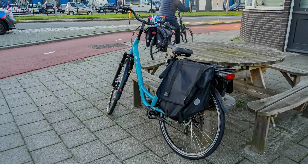 Scholier onderweg naar school aangereden - Foto 4