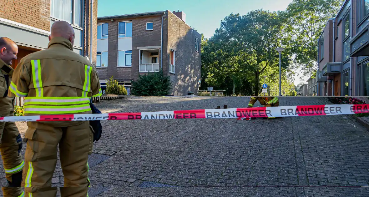 Brandweer ingezet na gat in wegdek - Foto 2