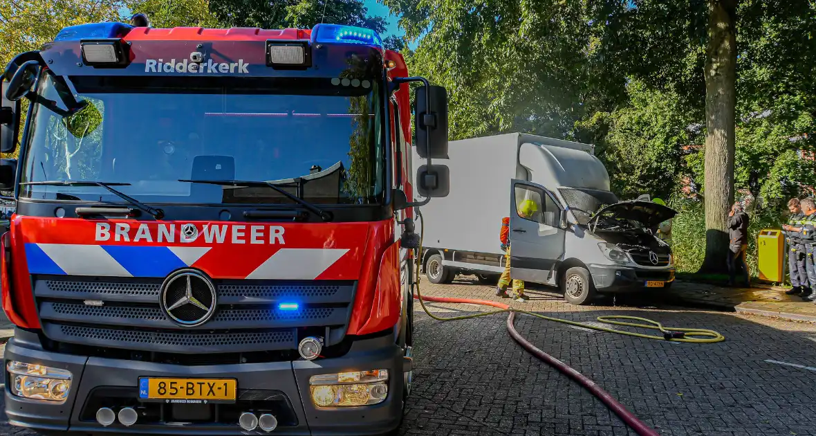 Brand in motorcompartiment van bakwagen