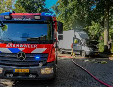 Brand in motorcompartiment van bakwagen