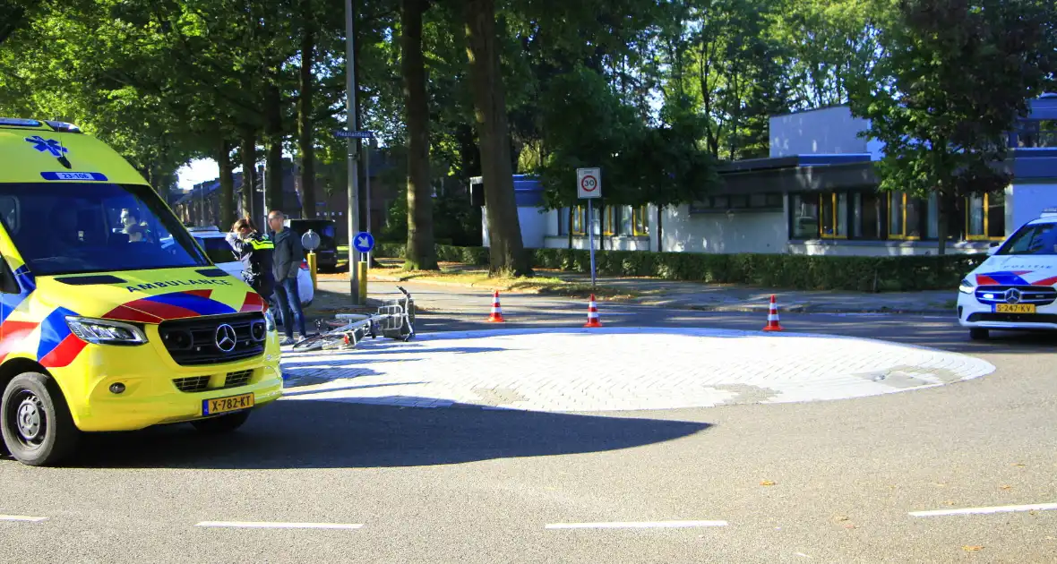 Weer fietser aangereden op bekende rotonde