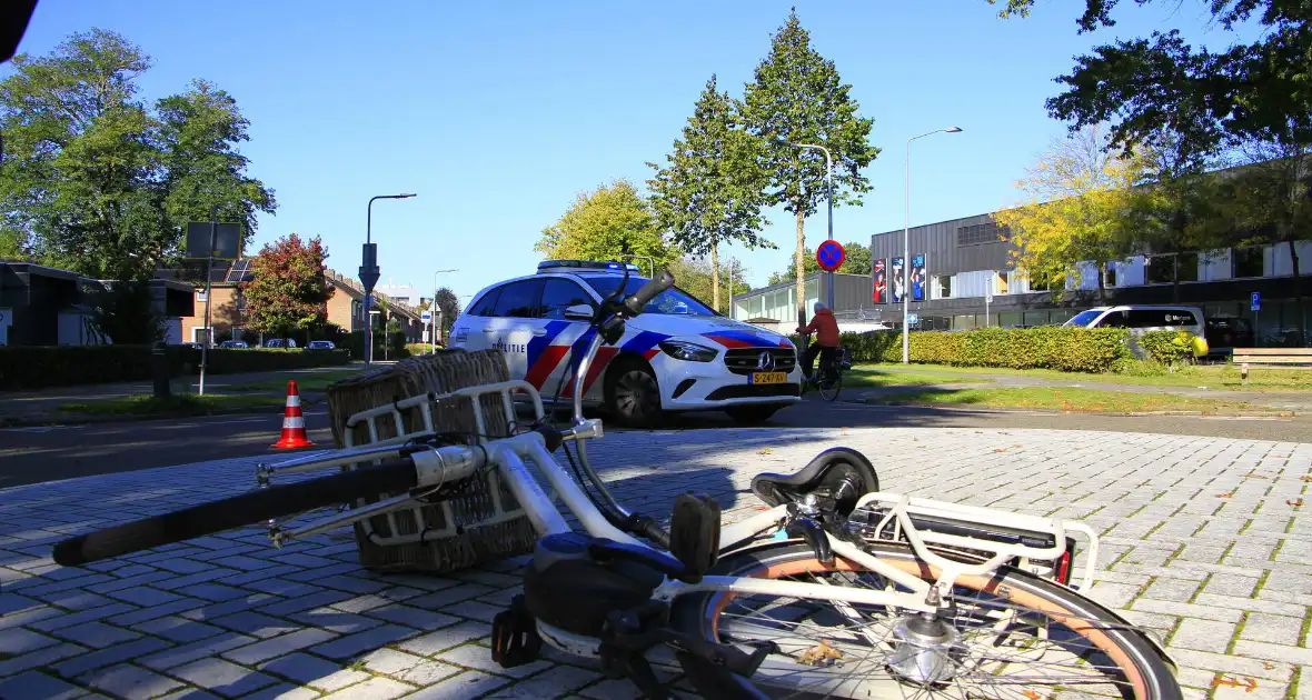 Weer fietser aangereden op bekende rotonde - Foto 1