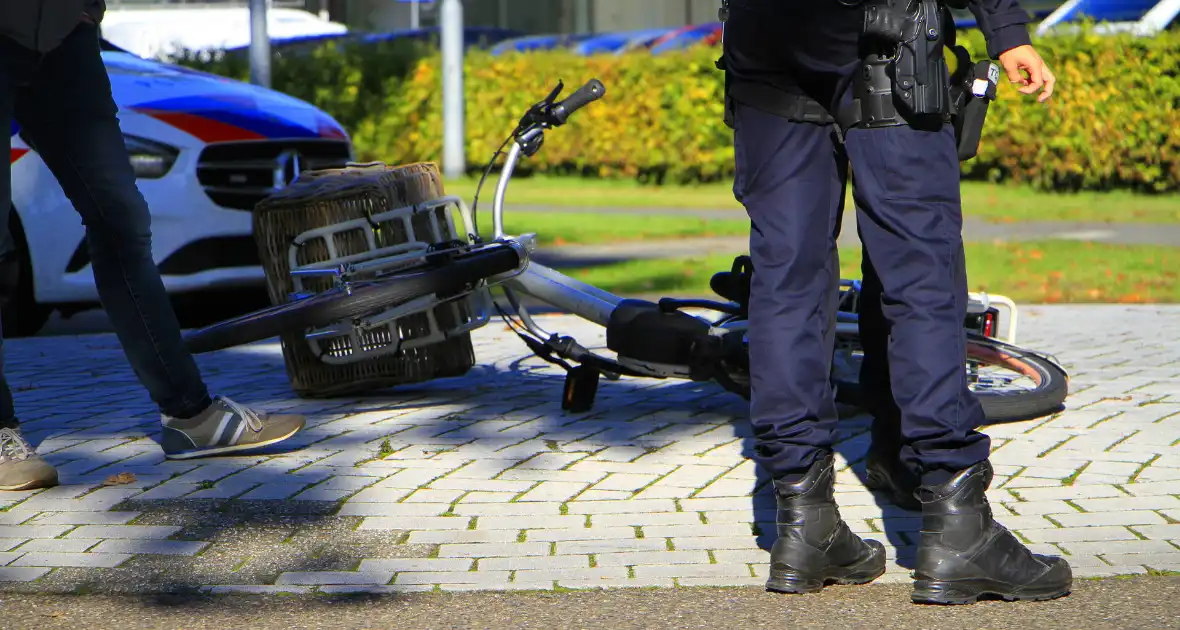 Weer fietser aangereden op bekende rotonde - Foto 2