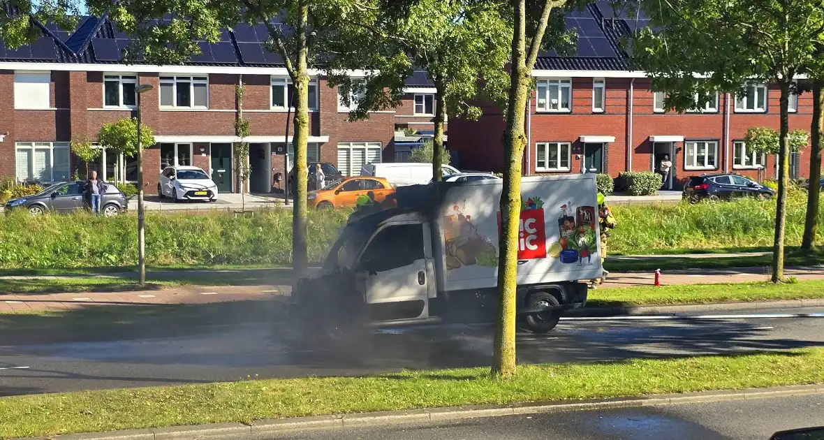 Picnic bezorgwagen vliegt in brand - Foto 5