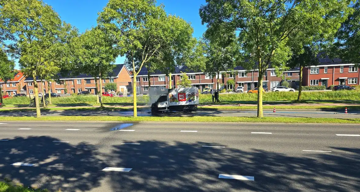 Picnic bezorgwagen vliegt in brand - Foto 7