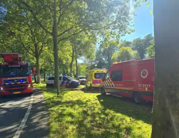 Brandweer haalt te water geraakte fietser uit water