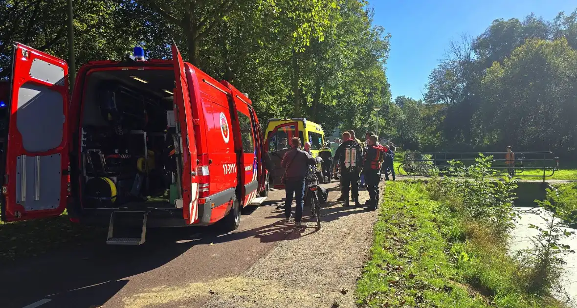 Brandweer haalt te water geraakte fietser uit water - Foto 2