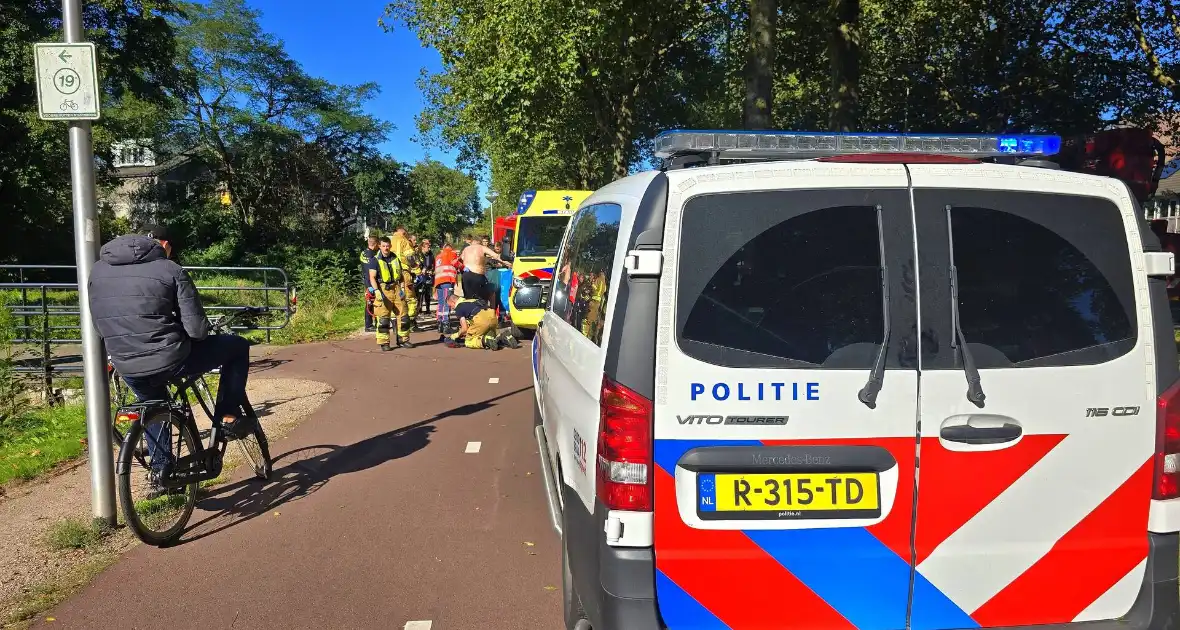 Brandweer haalt te water geraakte fietser uit water - Foto 5