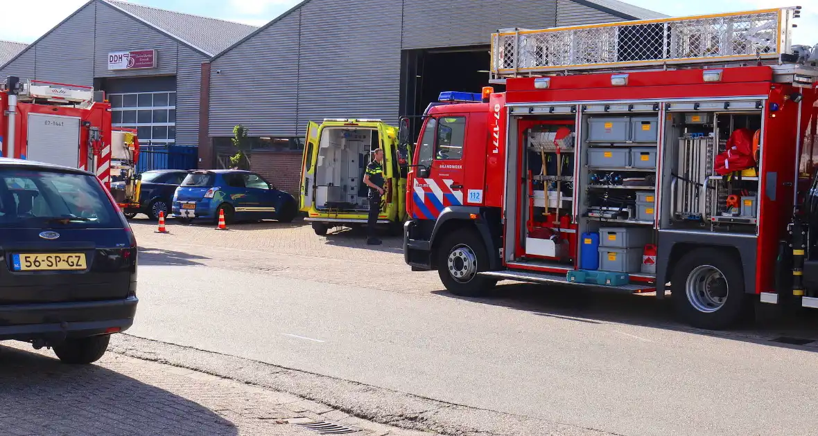 Hulpdiensten groots ingezet voor bedrijfsongeval - Foto 2