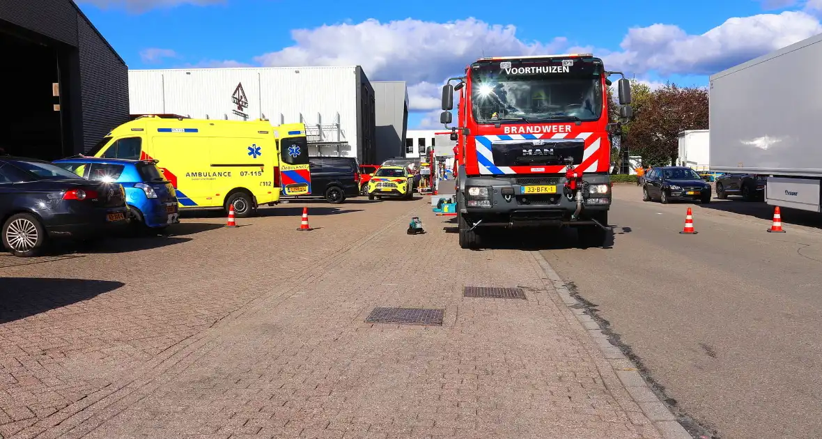 Hulpdiensten groots ingezet voor bedrijfsongeval - Foto 3