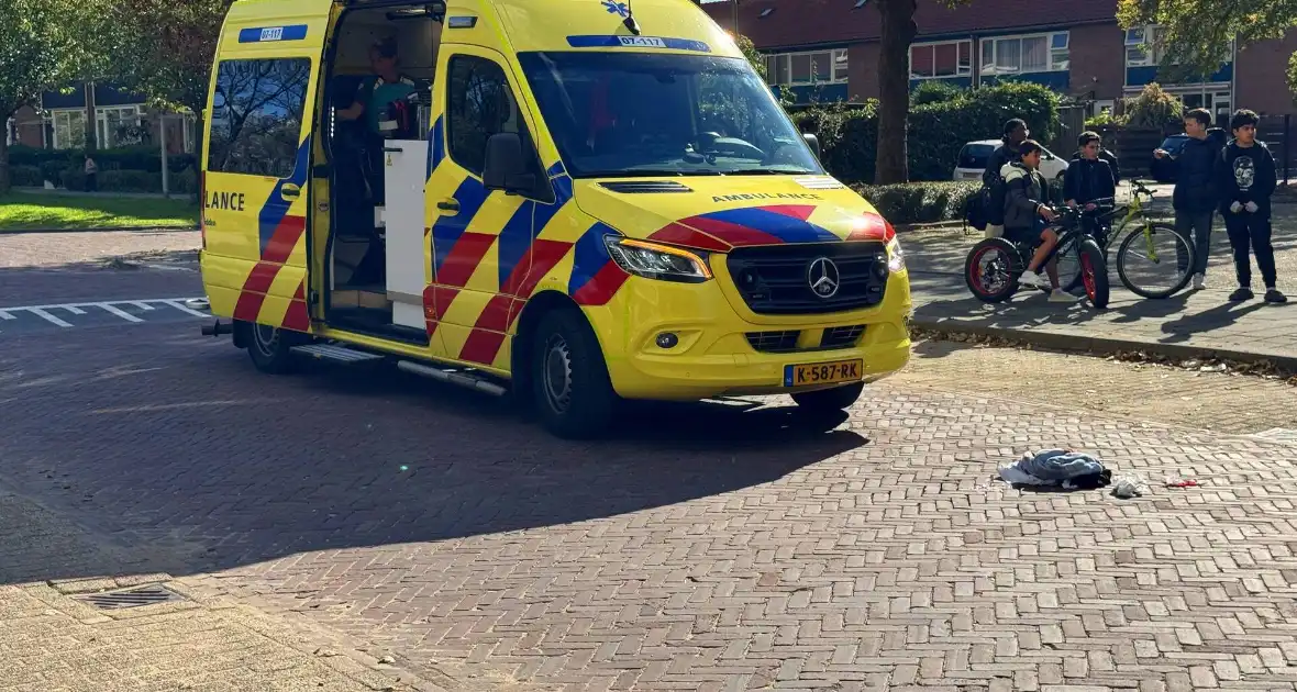 Fietser rijdt tegen openslaand portier - Foto 3