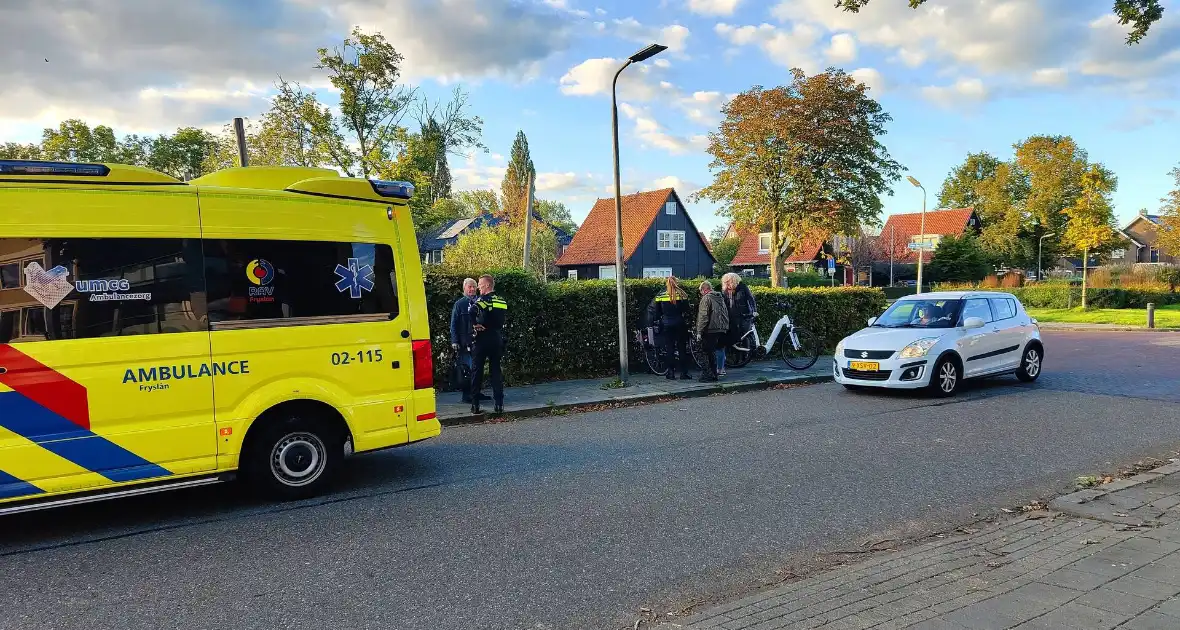 Fietsster gewon bij botsing met auto