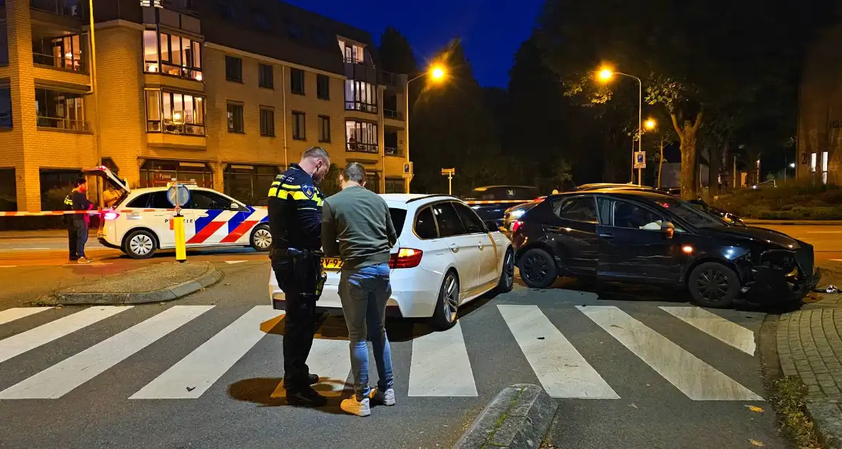 Drie voertuigen betrokken bij ongeval op kruising - Foto 1