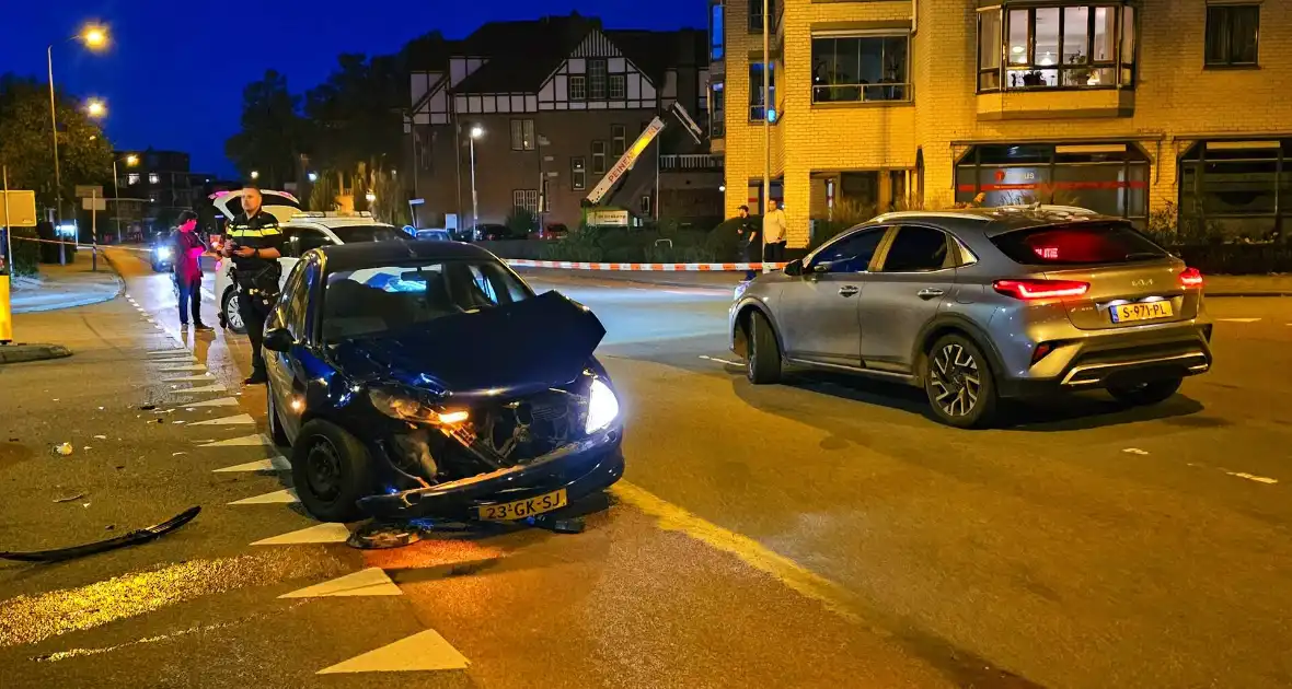 Drie voertuigen betrokken bij ongeval op kruising - Foto 4