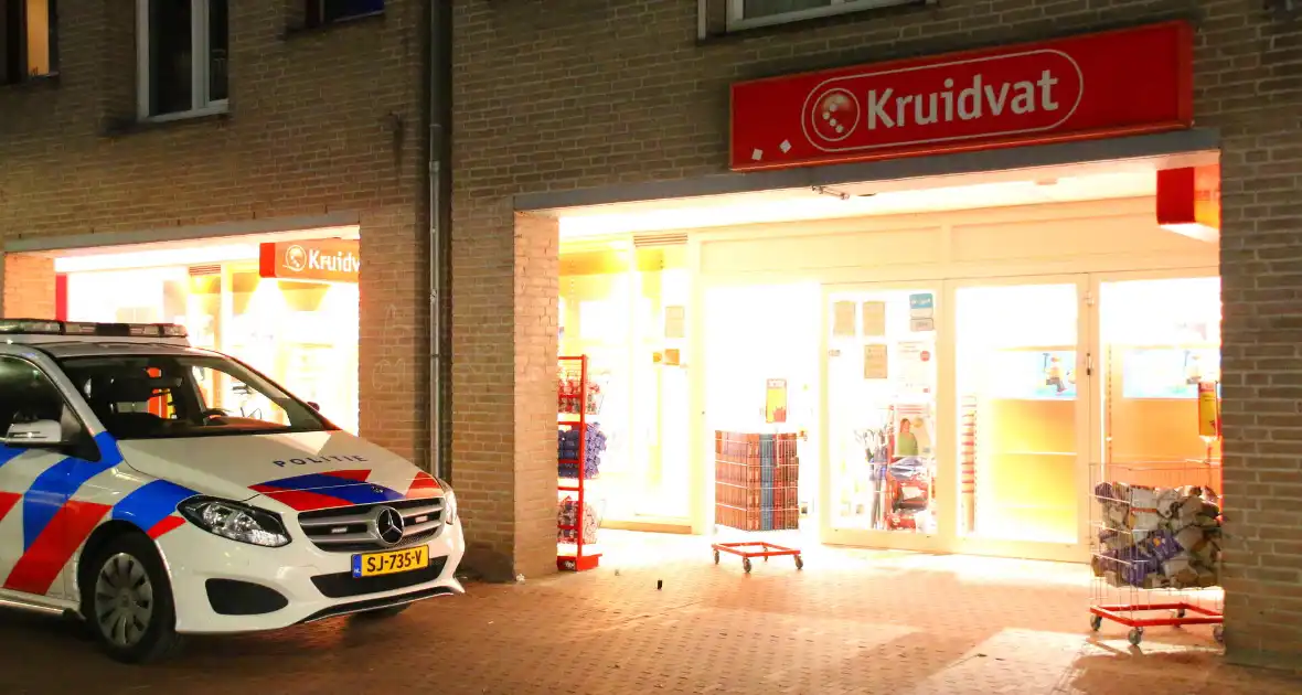 Kruidvat filiaal overvallen, verdachte dreigt met mes - Foto 2