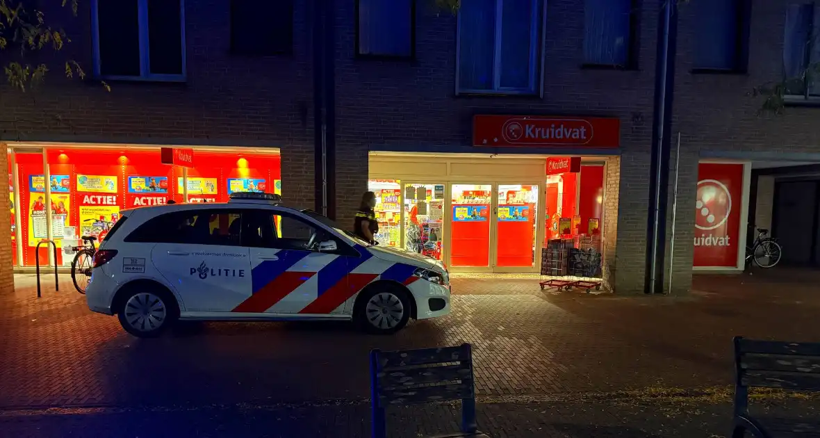 Kruidvat filiaal overvallen, verdachte dreigt met mes - Foto 5