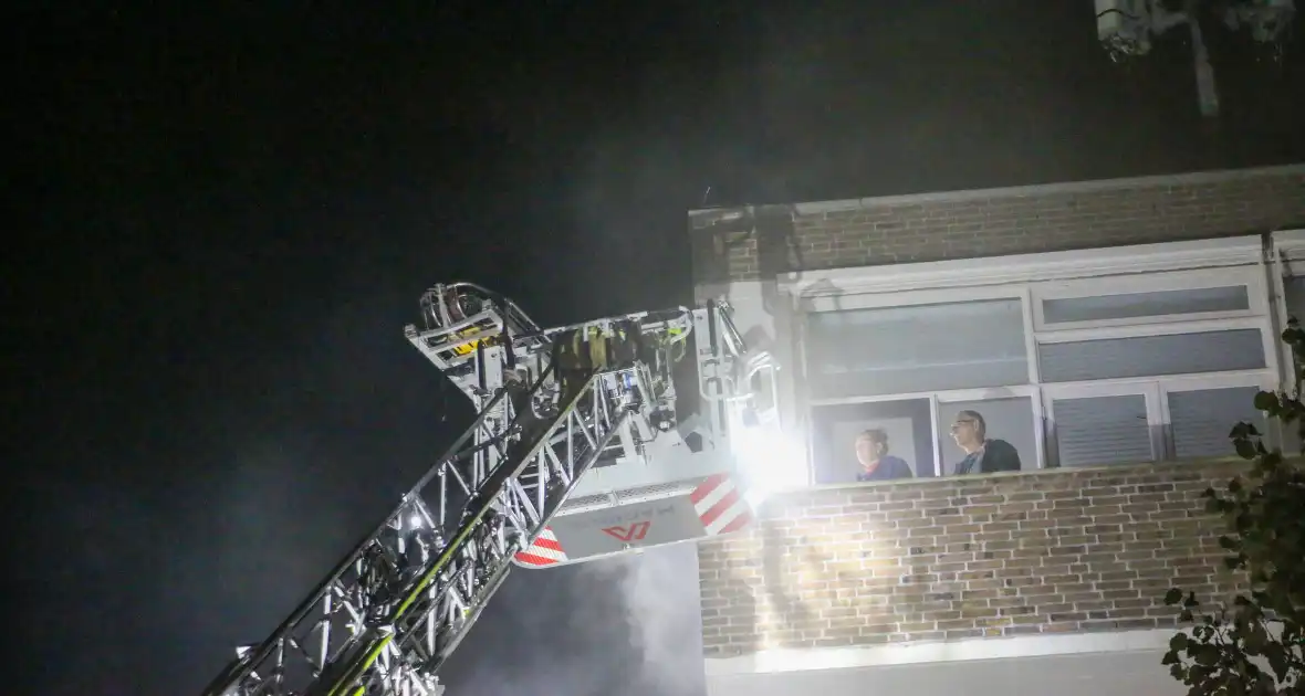 Auto op de kop bij brandend schoolgebouw tijdens grote brandweeroefening - Foto 20