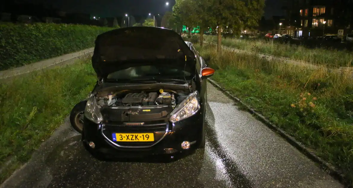 Inzittende gaan ervandoor na ongeval - Foto 2