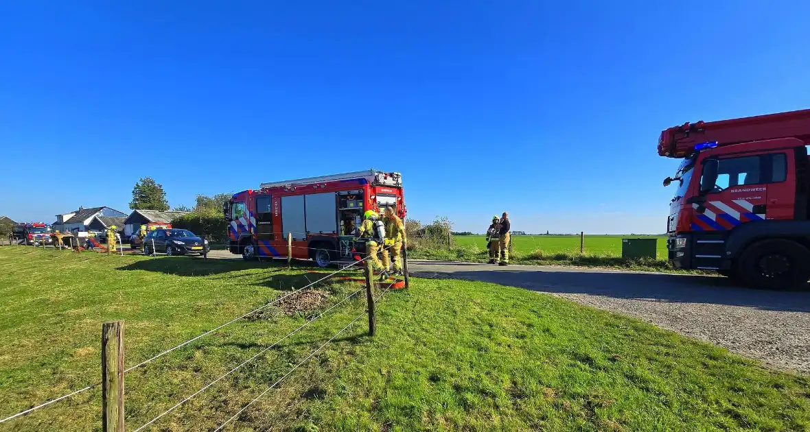 Brandweer schaalt op bij brand in loods - Foto 1