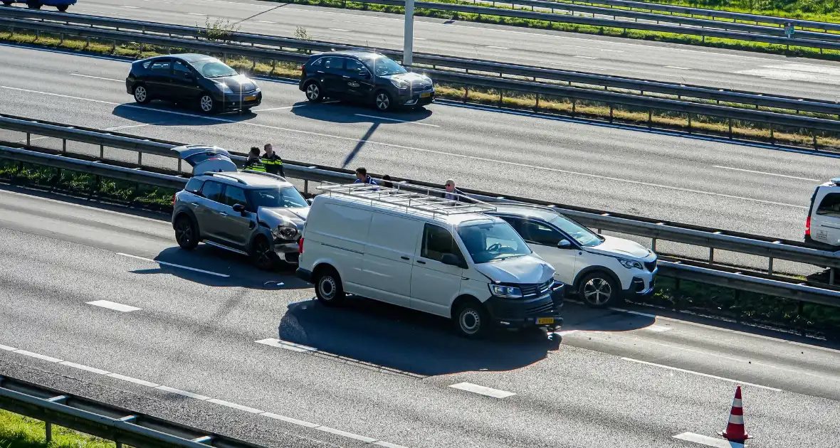 Rijbanen afgesloten wegens ongeval met meerdere voertuigen