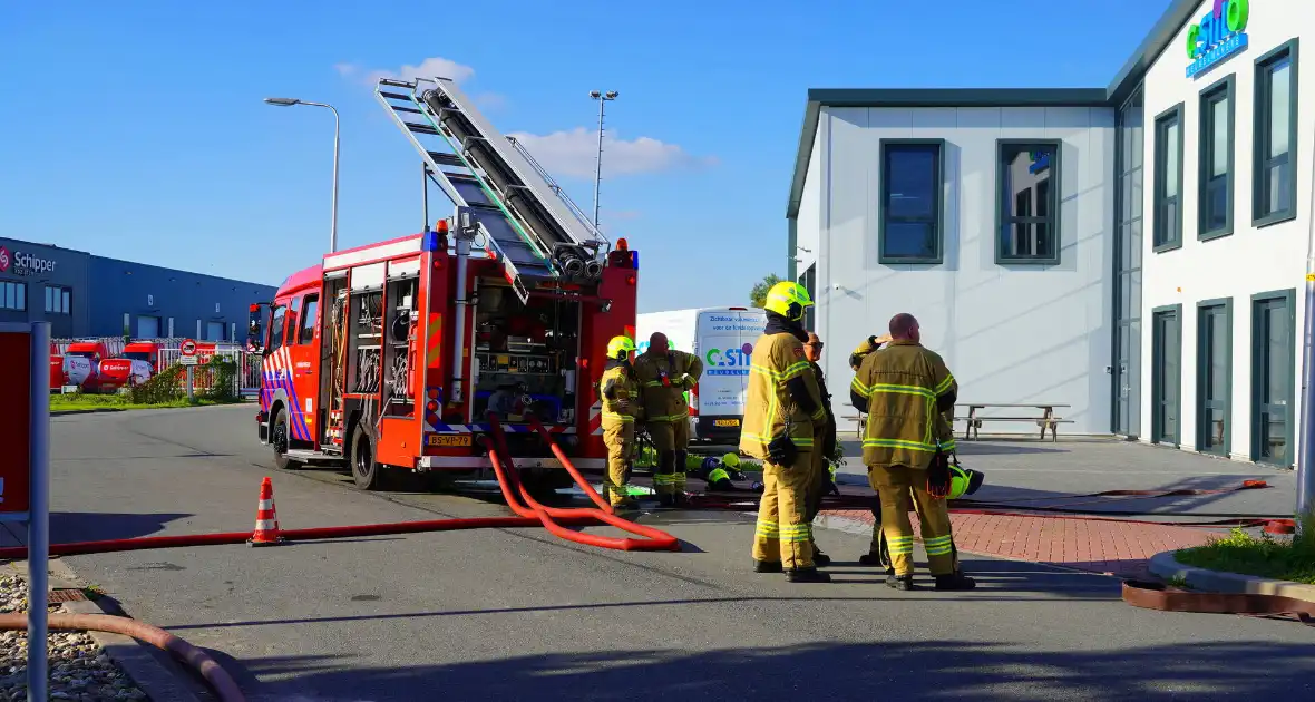 Brand bij meubelmaker snel onder controle - Foto 2