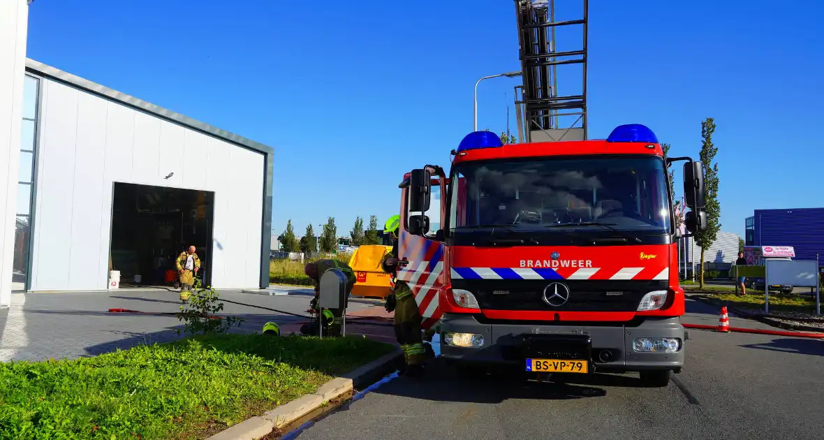 Brand bij meubelmaker snel onder controle - Foto 6