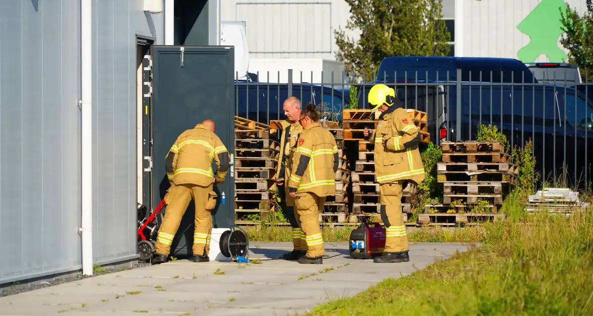 Brand bij meubelmaker snel onder controle - Foto 7