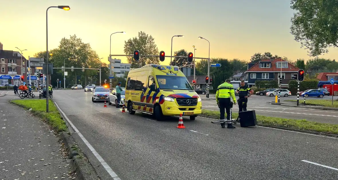 Bezorger op fiets gewond bij aanrijding met auto