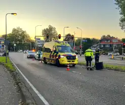 Bezorger op fiets gewond bij aanrijding met auto