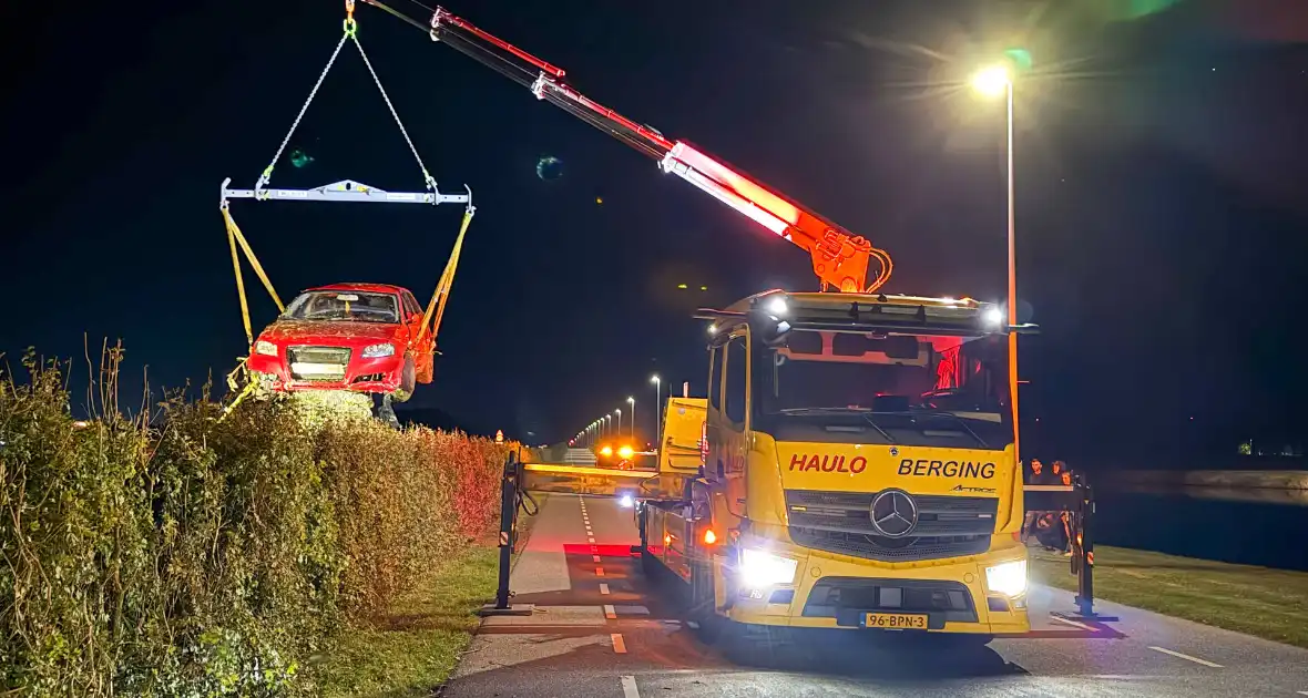 Auto belandt in greppel, inzittenden ongedeerd - Foto 10