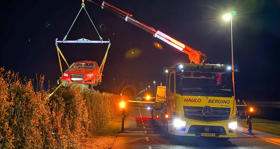 Auto belandt in greppel, inzittenden ongedeerd - Foto 9