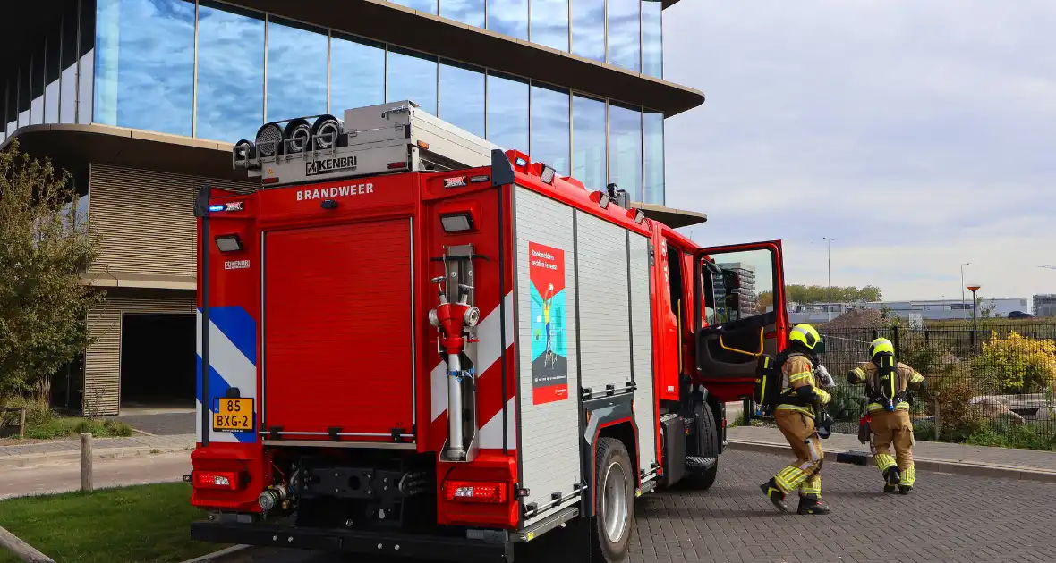 Beveiliger ziet rook en alarmeert brandweer - Foto 1