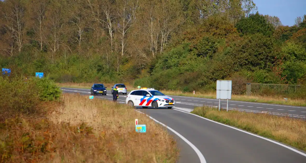 Motorrijder rijdt bosschages in en komt ten val - Foto 3